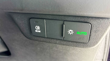 2025 Audi 40 Sport Auto 5-door 63kWh (Aurora violet) - Image: 24