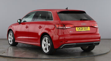 2021 Audi TFSIe 40 e-tron Sportback S Tronic Euro 6 5-door 8.8kWh (Red) - Image: 3