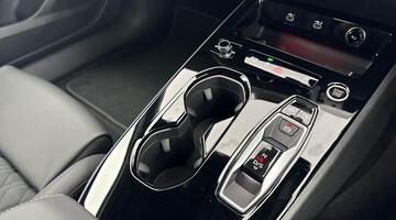 2026 Audi Saloon Black Edition e-hybrid quattro 299 PS S tronic (Red) - Image: 23