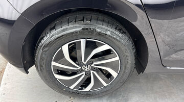 2024 Volkswagen 1.0 TSI Life Euro 6 5-door (Black) - Image: 17