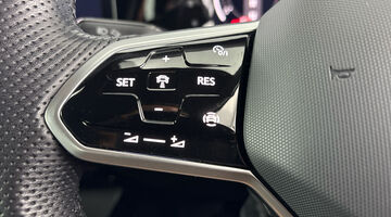 2024 Volkswagen ETSI MHEV R-Line DSG Euro 6 5-door (Grey) - Image: 24