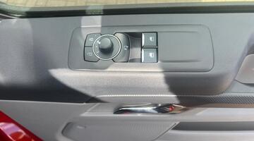 2026 Ford 2.080 EcoBlue Limited Auto L1 H1 Euro 6 5-door (Red) - Image: 24
