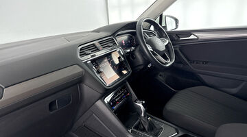 2023 Volkswagen TSI Life DSG Euro 6 5-door (White) - Image: 2