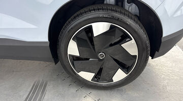 2026 Volvo Single Motor Extended Range 69kWh Plus Auto 5-door (Blue) - Image: 39