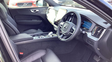 2026 Volvo 2.0 B5 MHEV Plus Black Edition Auto Euro 6 5-door (Black) - Image: 6