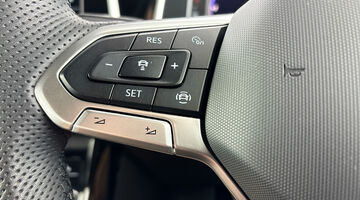 2025 Volkswagen 2.0 TDI R-Line DSG Euro 6 5-door (Silver) - Image: 25