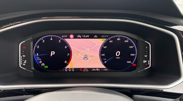 2025 Volkswagen ETSI MHEV R-Line DSG Euro 6 5-door (Red) - Image: 40