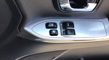 2016 Mitsubishi DI-DC Barbarian Auto 4WD Euro 6 3-door SWB (Silver) - Image: 32