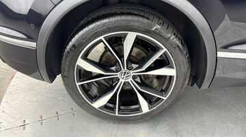 2023 Volkswagen 2.0 TDI R-Line DSG 4Motion Euro 6 5-door (Black) - Image: 33