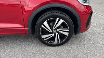 2025 Volkswagen ETSI MHEV R-Line DSG Euro 6 5-door (Red) - Image: 23