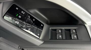2025 Audi 2.0 TDI Sport S Tronic quattro Euro 6 5-door (Black) - Image: 19