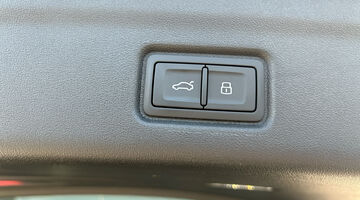 2026 Audi 100kWh Black Edition Auto quattro 5-door (Grey) - Image: 21