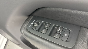 2021 Volvo 2.0 B5 MHEV Momentum Auto Euro 6 5-door (Silver) - Image: 17