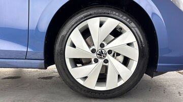 2025 Volkswagen TSI Style Euro 6 5-door (Blue) - Image: 5