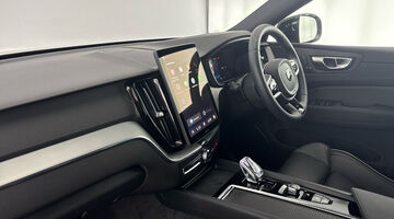 2025 Volvo 2.0 B5 MHEV Plus Black Edition Auto Euro 6 5-door (Black) - Image: 2