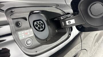 2026 Audi SQ6 SUV Vorsprung e-tron 360,00 kW (Black) - Image: 34