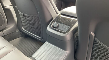 2026 Volvo 2.0 T6 18.8kWh Plus Auto Euro 6 5-door (Grey) - Image: 30