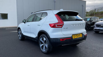 2025 Volvo 2.0 B4 MHEV Plus Dark DCT Auto Euro 6 5-door (White) - Image: 3