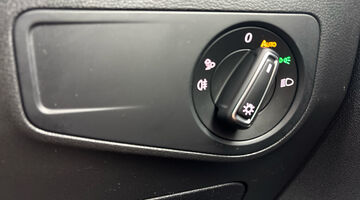 2023 Volkswagen 2.0 TDI R-Line DSG 4Motion Euro 6 5-door (Black) - Image: 22