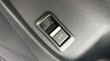 2025 Audi 40 Sport Auto 5-door 63kWh (Aurora violet) - Image: 20