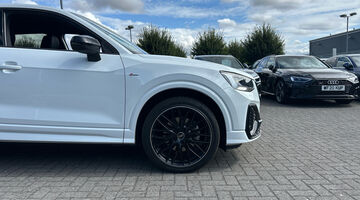 2025 Audi TFSI CoD 35 Black Edition S Tronic Euro 6 5-door (White) - Image: 5