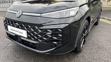 2026 Volkswagen ETSI MHEV R-Line DSG Euro 6 5-door (Black) - Image: 18