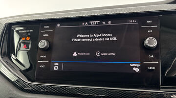 2024 Volkswagen 1.0 TSI Life Euro 6 5-door (Black) - Image: 16