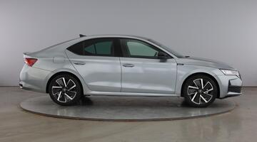 2026 Škoda Hatch SportLine 1.5 TSI e-TEC 150 PS DSG (Silver) - Image: 4