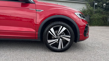 2025 Volkswagen ETSI MHEV R-Line DSG Euro 6 5-door (Red) - Image: 5