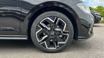 2026 Volkswagen 1.0 TSI Black Edition DSG Euro 6 5-door (Black) - Image: 5