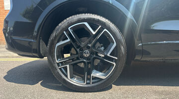 2026 Volkswagen 2.0 TDI R-Line DSG Euro 6 5-door (Black) - Image: 5