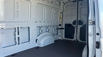 2026 Volkswagen 2.0 TDI CR35 Commerce Plus Auto FWD MWB High Roof Euro 6 5-door (White) - Image: 30