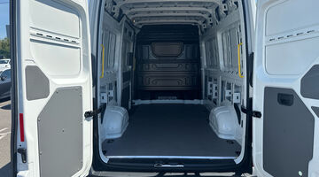 2026 Volkswagen 2.0 TDI CR35 Commerce Plus Auto FWD MWB High Roof Euro 6 5-door (White) - Image: 25