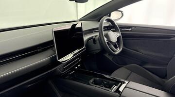 2025 Volkswagen Pro S 86kWh Match Plus Fastback Auto 5-door (Silver) - Image: 2