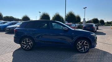 2026 Audi 100kWh Black Edition Auto quattro 5-door (Blue) - Image: 4