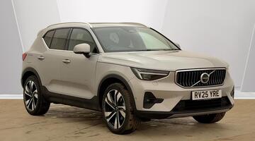 2025 Volvo 2.0 B3 MHEV Ultra Bright DCT Auto Euro 6 5-door (Silver) - Image: 1