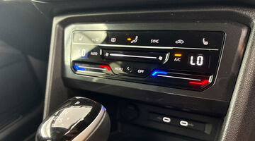 2024 Volkswagen TSI R-Line DSG Euro 6 5-door (Blue) - Image: 14