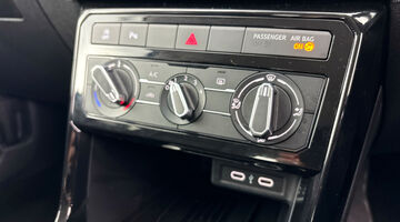 2025 Volkswagen 1.0 TSI Match DSG Euro 6 5-door (Blue) - Image: 14