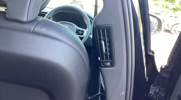 2026 Volvo 2.0 B5 MHEV Plus Black Edition Auto Euro 6 5-door (Black) - Image: 25
