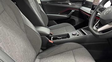 2025 Volkswagen TSI eHybrid 19.7kWh Match DSG Euro 6 5-door (Black) - Image: 10
