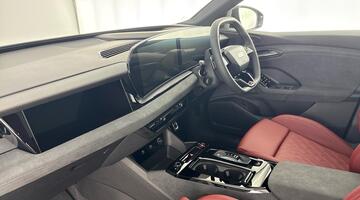 2026 Audi SQ6 SUV Vorsprung e-tron 360,00 kW (Black) - Image: 2