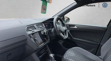 2023 Volkswagen 2.0 TDI R-Line DSG Euro 6 5-door (Black) - Image: 2