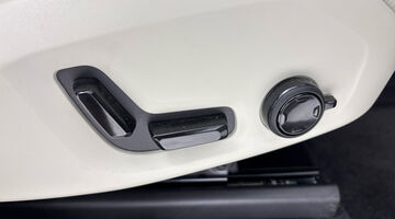 2024 Volvo 2.0h T8 18.8kWh Plus Edition Auto 4WD Euro 6 5-door (Grey) - Image: 20
