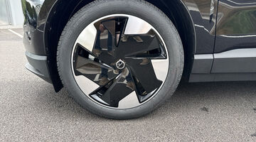2026 Volvo P5 Long Range 69kWh Plus Auto 5-door (Black) - Image: 29