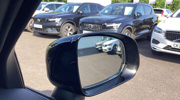 2026 Volvo 2.0 B5 MHEV Plus Black Edition Auto Euro 6 5-door (Black) - Image: 38