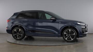 2026 Audi Q6 SUV Black Edition e-tron quattro 315,00 kW (Blue) - Image: 4