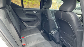 2026 Volvo 2.0 B3 MHEV Ultra Black Edition DCT Auto Euro 6 5-door (White) - Image: 10