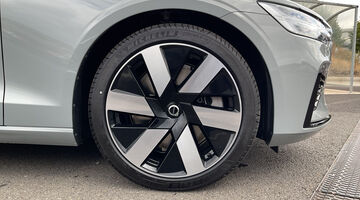 2026 Volvo 2.0 T6 18.8kWh Plus Auto Euro 6 5-door (Grey) - Image: 5