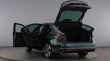 2026 Škoda Hatch vRS 2.0 TSI 265 PS DSG (Green) - Image: 11