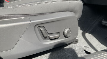 2026 Volvo Single Motor Extended Range 82kWh Plus Black Edition Auto 5-door (Grey) - Image: 34